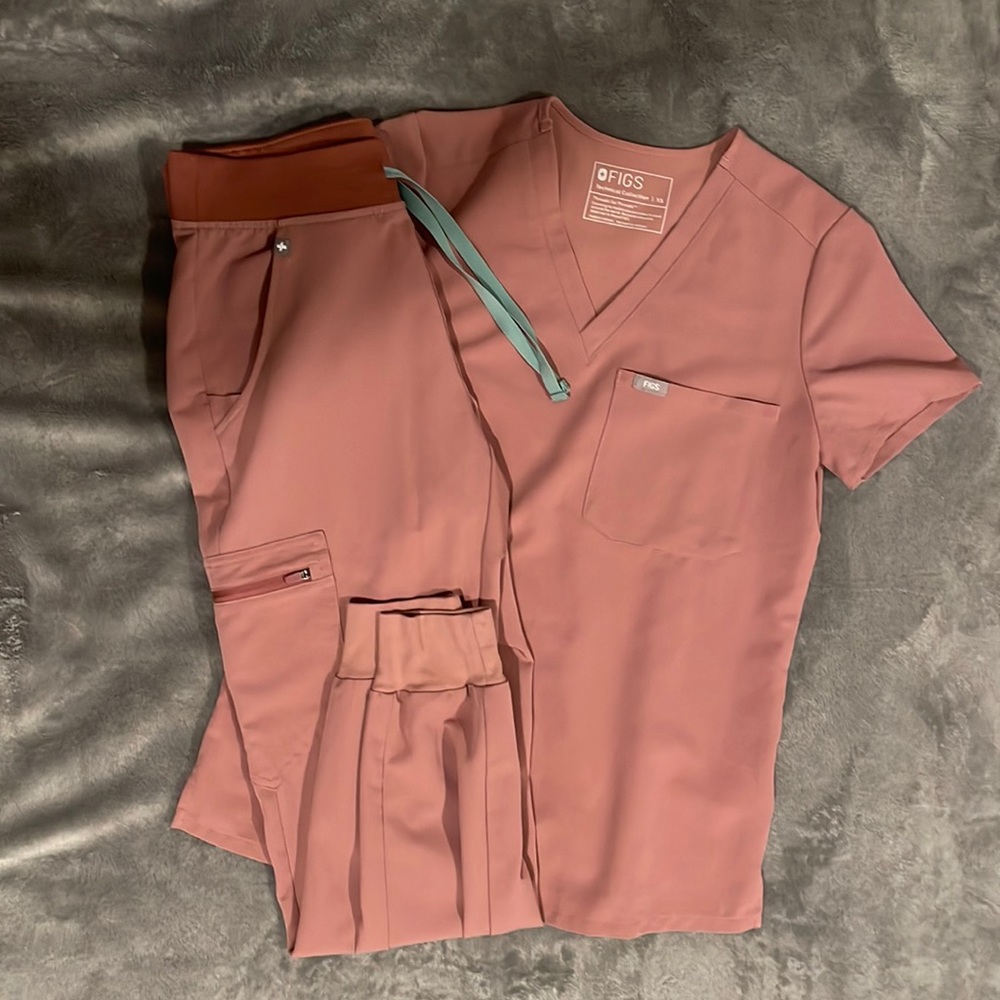Figs Scrub Set